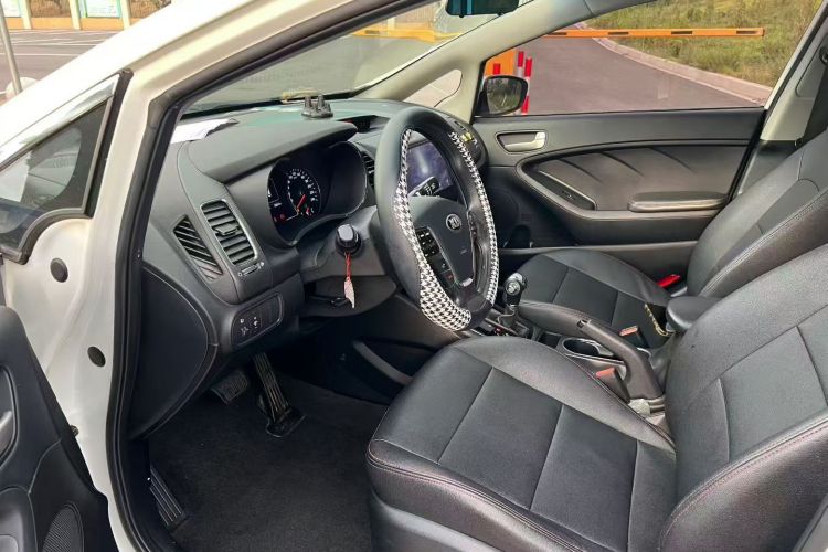 起亚K3 2016款 1.6L 自动GLS中控内饰7002