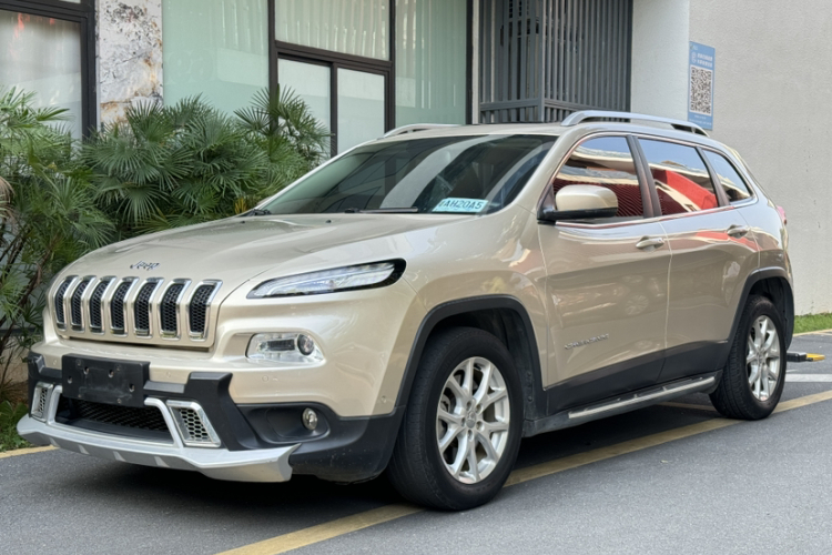 Jeep 自由光 2016款 2.4L 领先版车身外观6004