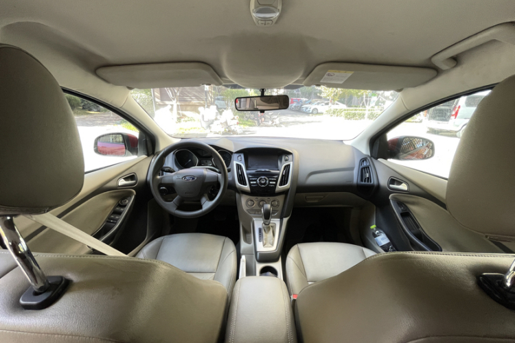 福特 福克斯 2012款 三厢 1.6L 自动舒适型中控内饰7004