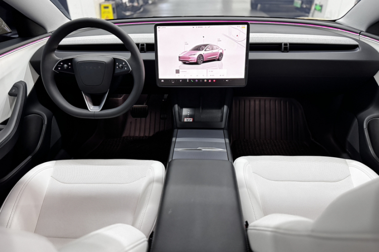 特斯拉 Model 3 2023款 后轮驱动版中控内饰7001