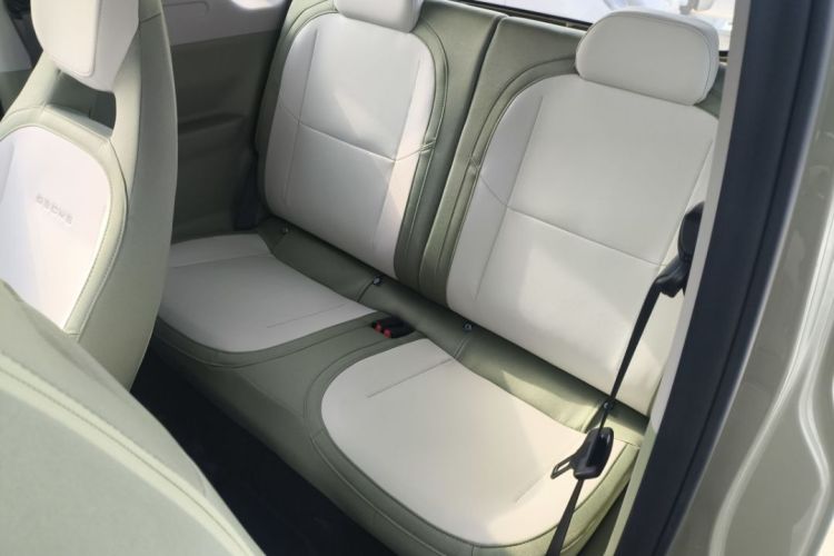 吉利银河 2025款 210km 熊猫骑士中控内饰7002