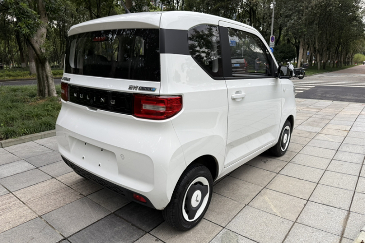 五菱汽车 宏光MINIEV 2022款 轻松款 磷酸铁锂车身外观6004