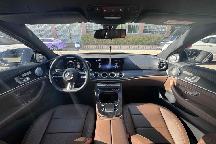 奔驰E级 2021款 改款 E 300 L 运动豪华型中控内饰7004