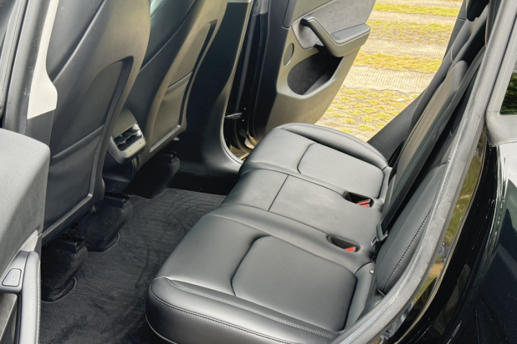 特斯拉 Model Y 2022款 改款 后轮驱动版中控内饰7001