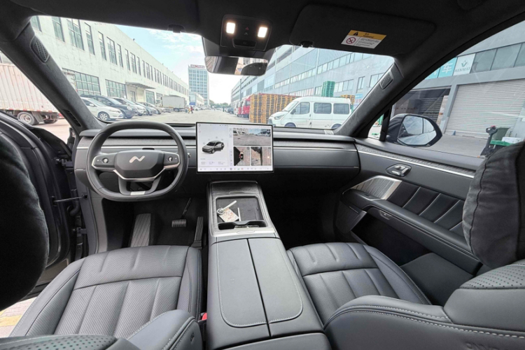 乐道L90 2025款 Max 六座版中控内饰7005