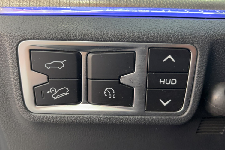 红旗HS5 2022款 改款 2.0T 智联旗享版中控内饰7007