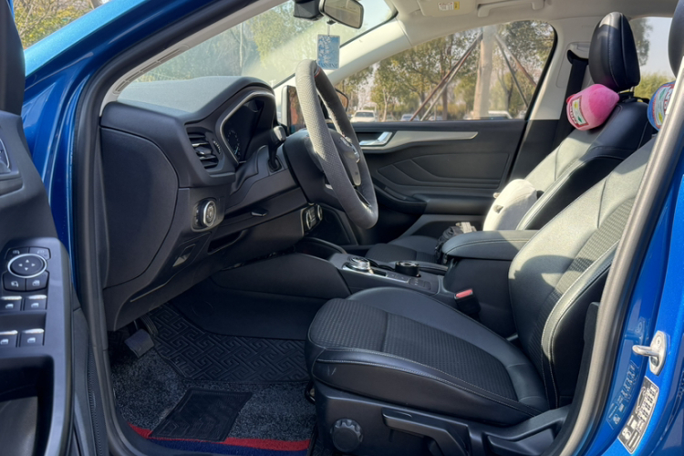 福特 福克斯 2020款 两厢 EcoBoost 180 自动锋潮型中控内饰7004