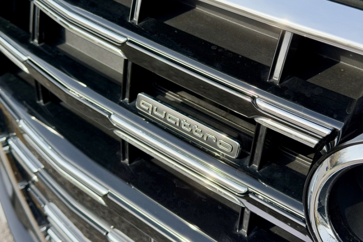 奥迪A6L 2023款 改款 55 TFSI quattro 尊享动感型车身外观6010