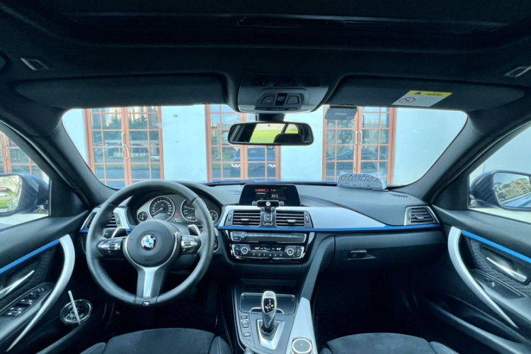 宝马3系 2018款 320i M运动套装中控内饰7004