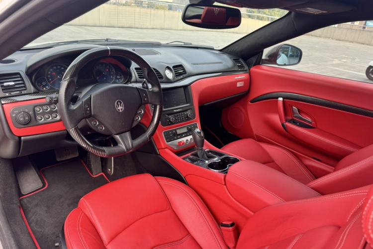 玛莎拉蒂 GranTurismo 2007款 4.2L 标准版中控内饰7012