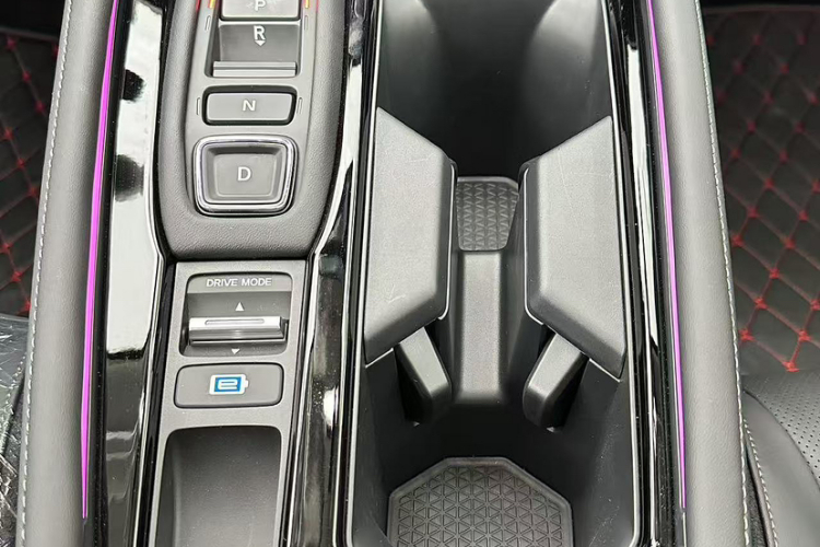 本田 雅阁新能源 2023款 2.0L e:PHEV 尊贵版中控内饰7006