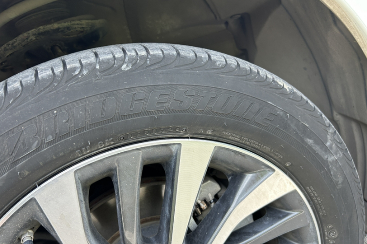 丰田 卡罗拉双擎E+ 2019款 1.8L E-CVT领先版车身外观6004