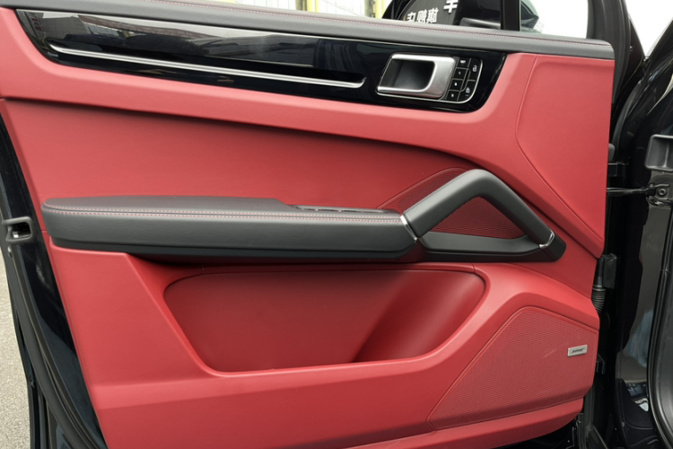 保时捷 2019款 Cayenne 3.0T中控内饰7010