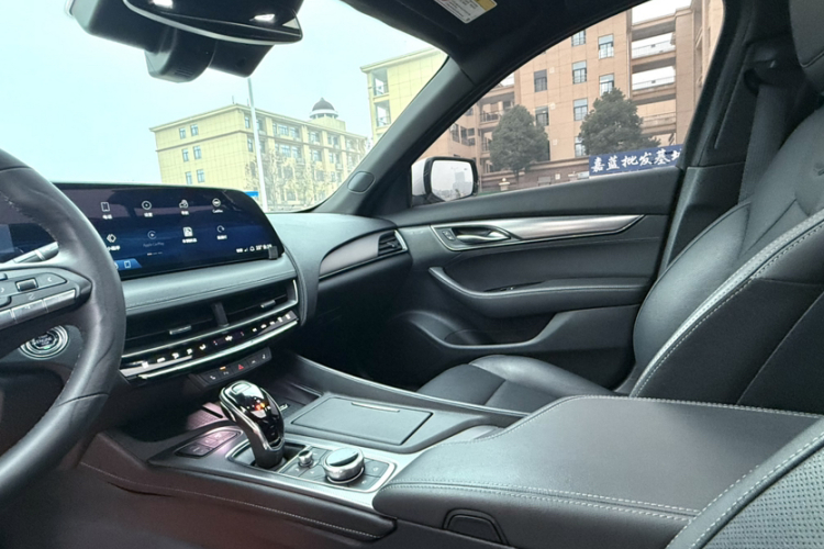 凯迪拉克CT5 2024款 28T 豪华型Pro中控内饰7011