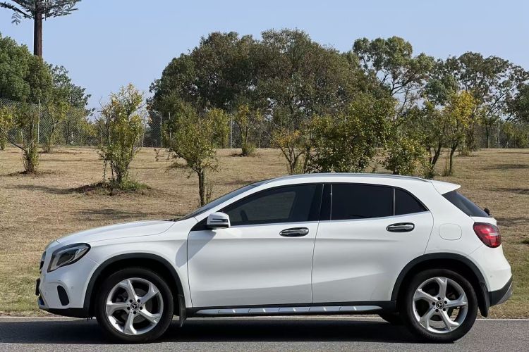 奔驰GLA 2019款 GLA 200 动感型车身外观6004