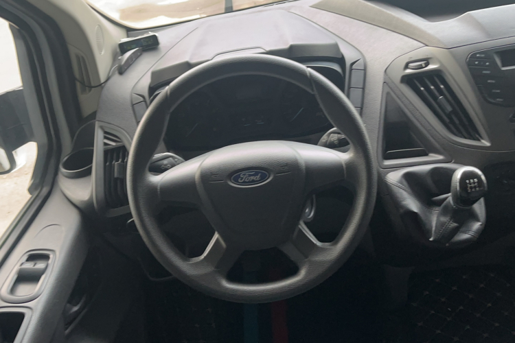 福特 全顺 2017款 2.0T汽油多功能商用车中轴中顶国V局部细节13