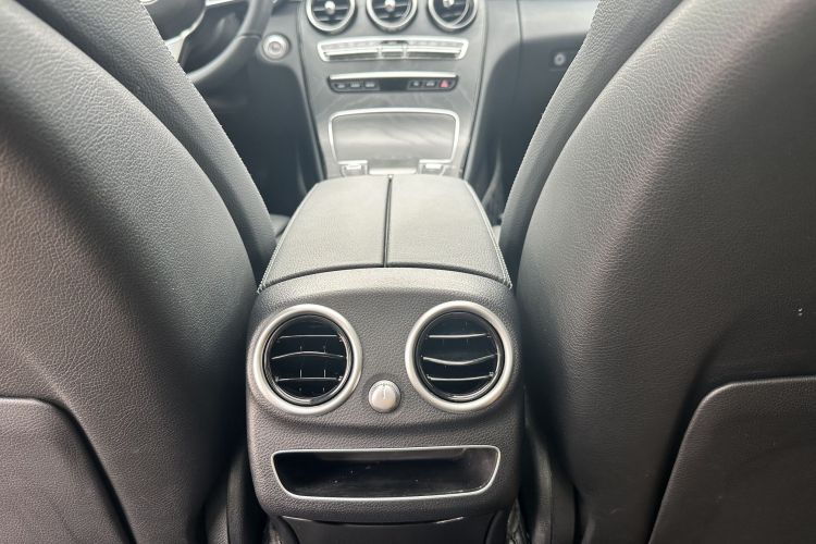 奔驰C级 2019款 C 260 L 运动版局部细节9004