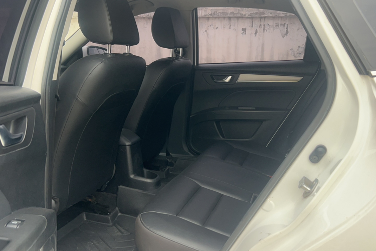 奔腾B30 2017款 1.6L 自动舒适型中控内饰7002