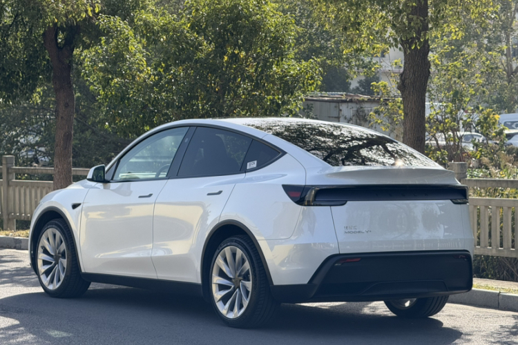 特斯拉 Model Y 2025款 长续航全轮驱动版车身外观6006