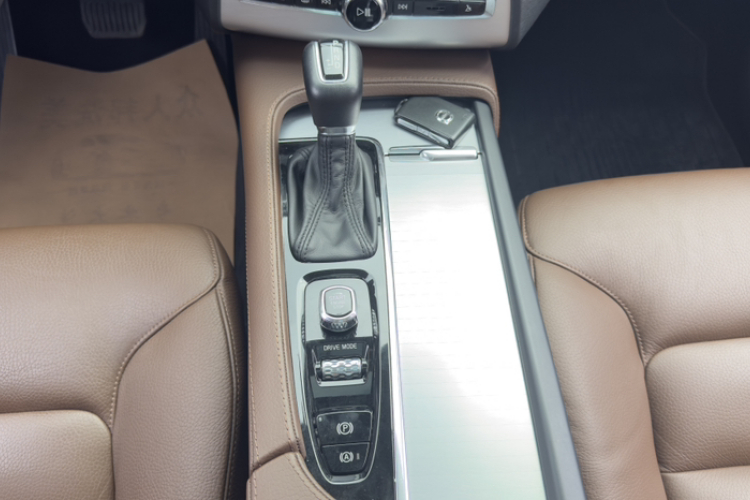 沃尔沃XC90 2018款 T6 智逸版 7座局部细节18