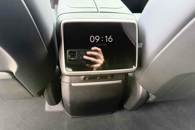 乐道L90 2025款 Max 六座版中控内饰7007