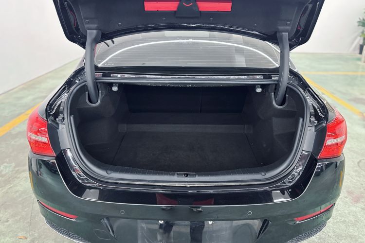 红旗H5 2020款 1.8T 自动智联旗享版中控内饰7006