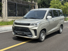 东风风光 风光380 2022款 1.5L 精典型客车 7座