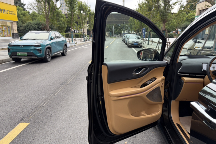 岚图汽车 岚图梦想家 2025款 PHEV 四驱旗舰鲲鹏版中控内饰7002