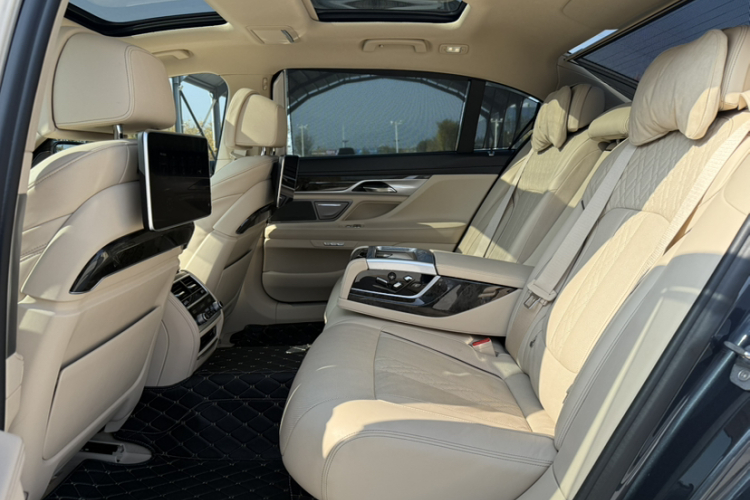 宝马7系 2016款 730Li 豪华型中控内饰7008