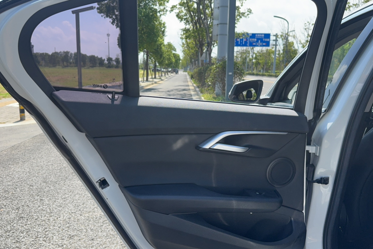 宝马1系 2020款 120i 时尚型中控内饰7005