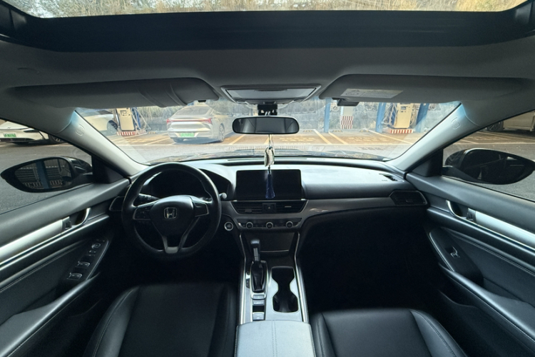 本田 雅阁 2022款 260TURBO 豪华版中控内饰7001