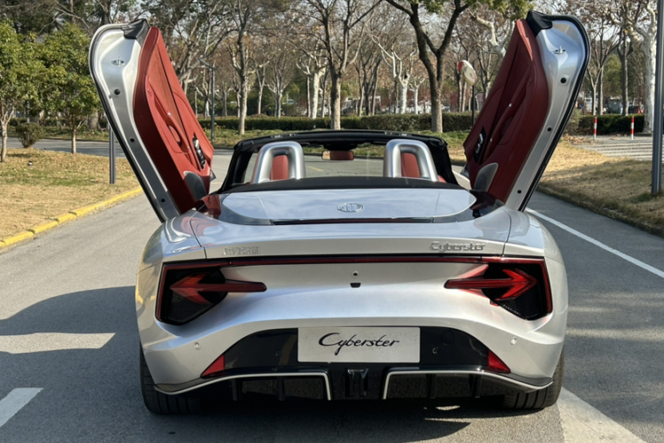 名爵 MG Cyberster 2024款 520km 传奇四驱版车身外观6010