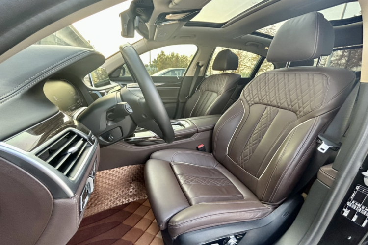 宝马7系 2021款 730Li 豪华套装中控内饰7012