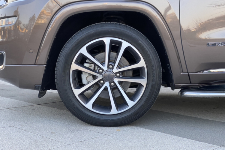 Jeep 大指挥官 2018款 2.0T 四驱智享版 国V车身外观6002