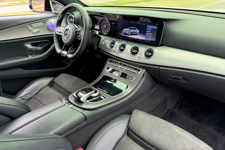 奔驰E级 2017款 E 200 运动型中控内饰7008