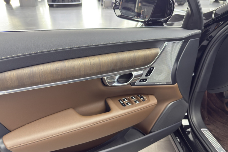 沃尔沃S90 2025款 B5 智雅豪华版中控内饰7014
