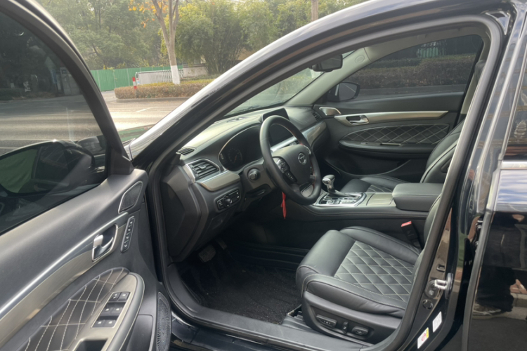 广汽传祺 传祺GA8 2017款 280T 尊享版中控内饰7002