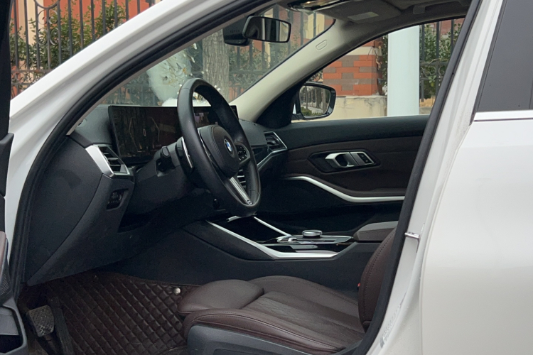 宝马3系 2023款 320Li M运动套装中控内饰7003