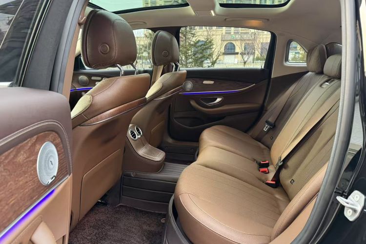 奔驰E级新能源 2023款 E 350 e L 插电式混合动力轿车中控内饰7006