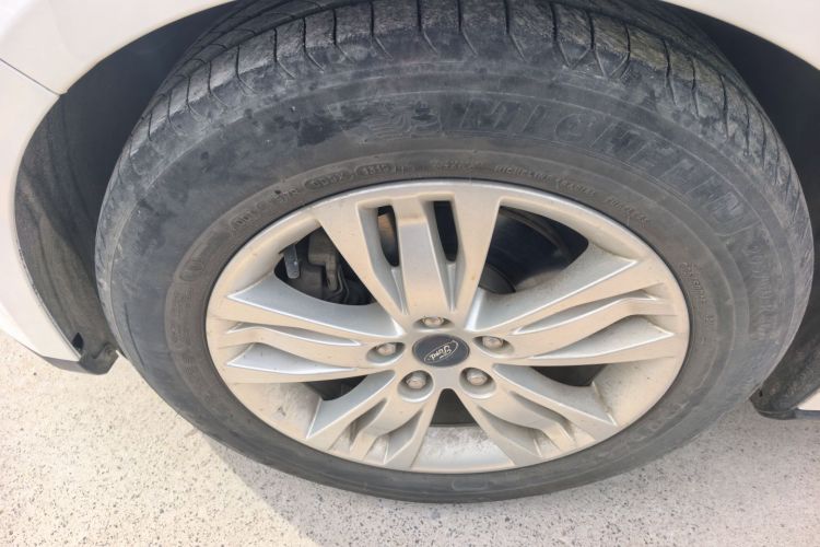 福特 福克斯 2012款 两厢 1.6L 自动舒适型车身外观6007