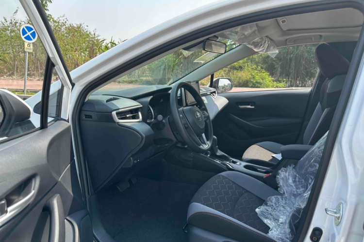 丰田 卡罗拉 2023款 1.2T 精英版中控内饰7002