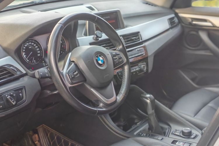 宝马X1 2019款 sDrive20Li 领先型车身外观6006