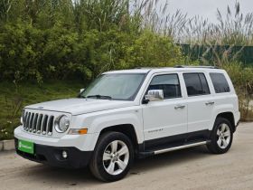Jeep 自由客 2014款 2.4L 豪华导航版