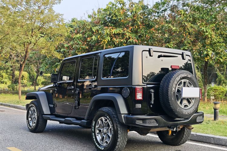Jeep 牧马人 2015款 3.6L Rubicon 四门舒享版车身外观6008