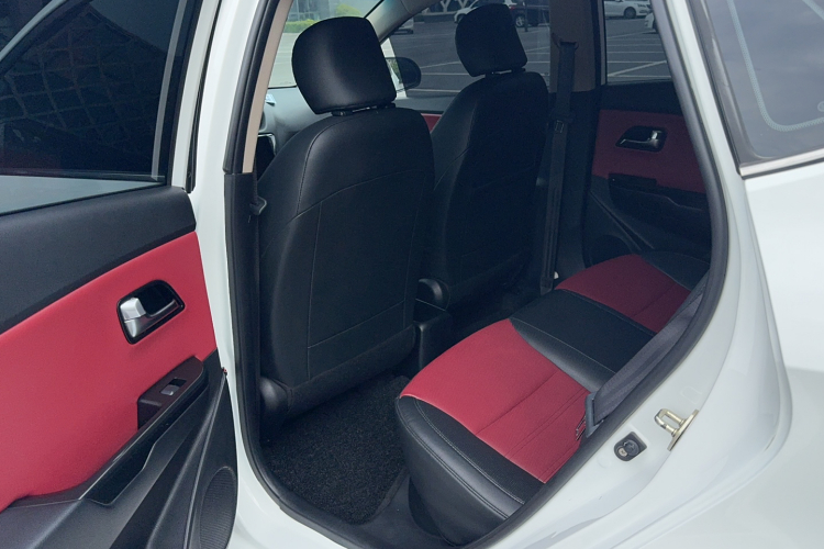 起亚K2 2015款 两厢 1.4L AT GLS炫酷版中控内饰7003