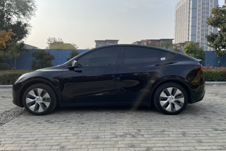 特斯拉 Model Y 2022款 改款 后轮驱动版车身外观6006
