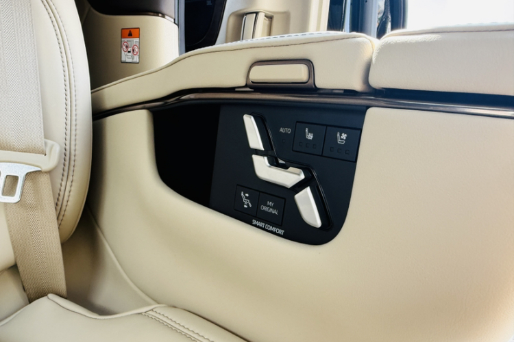 丰田 埃尔法 2024款 双擎 2.5L 尊贵版中控内饰7004