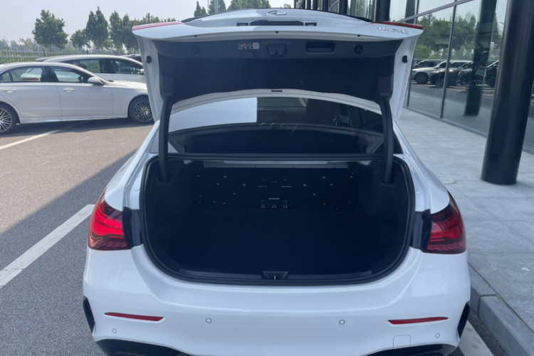 奔驰A级AMG 2025款 AMG A 35 L 4MATIC中控内饰7006