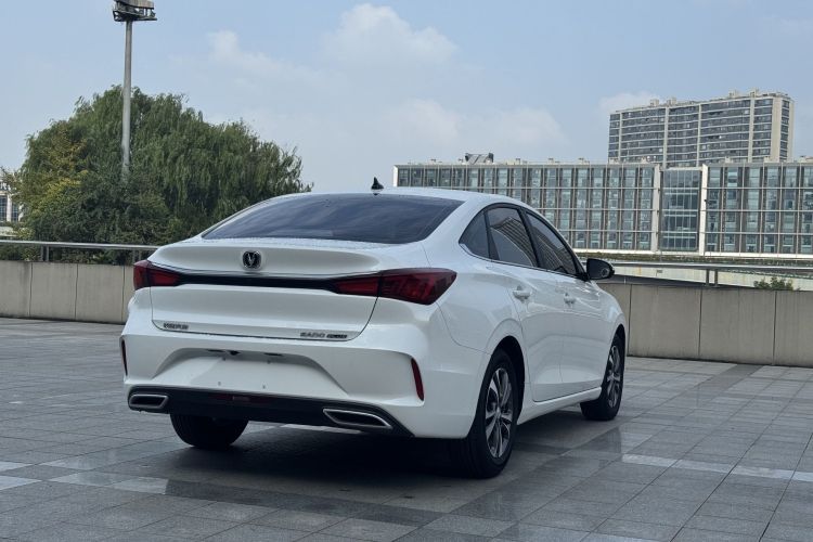 长安 逸动 2020款 PLUS 百万版 1.6L GDI CVT豪华型车身外观6006