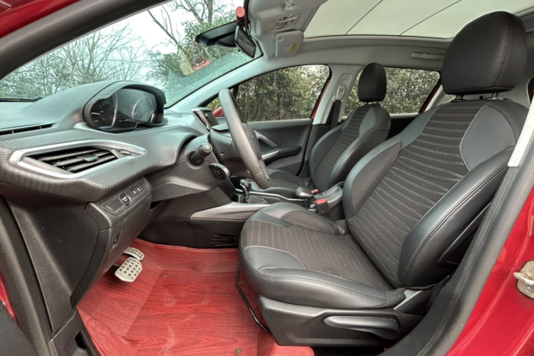 标致2008 2018款 230THP 自动豪华版中控内饰7007